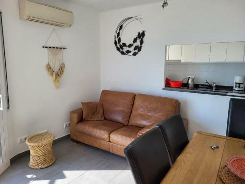 Apartamento Primera L�nea Roses Con Vistas Al Mar