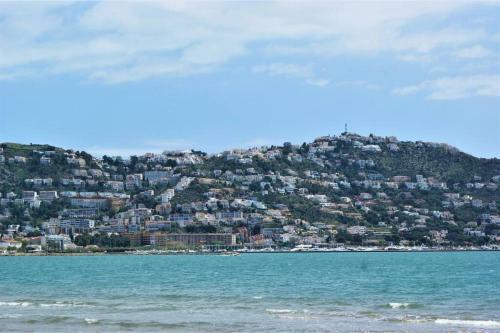 Apartamento Primera L�nea Roses Con Vistas Al Mar