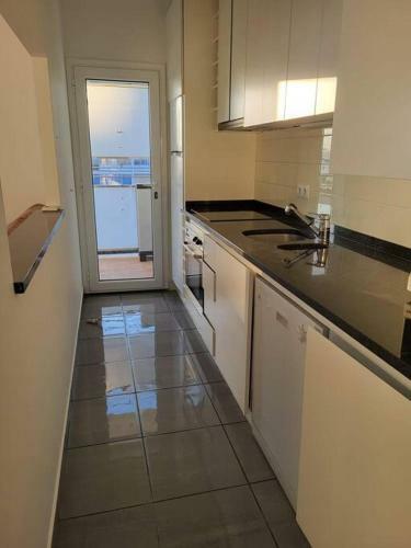 Apartamento Primera L�nea Roses Con Vistas Al Mar