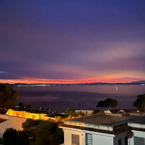 Apartamento Vue Sur La Plage De L'almadrava. Llen