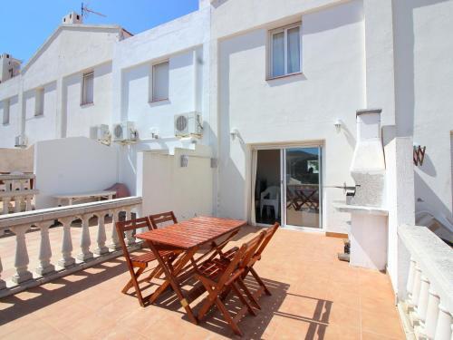 Casa Roses, 2 Dormitorios, 5 Personas - Es-228-101