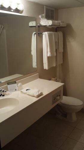 Hotel Americinn Of Madison