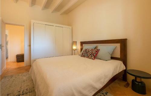 Lovely Home In Porto Cristo With Kitchen
