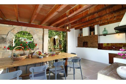 Superb Pollensa Villa - 5 Bedrooms - Villa Fiorever - Mountainside Views - Pool Table