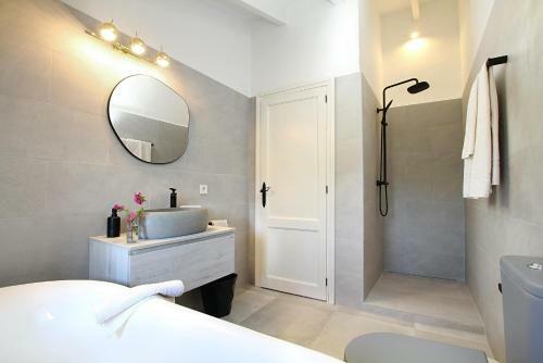 Superb Pollensa Villa - 5 Bedrooms - Villa Fiorever - Mountainside Views - Pool Table