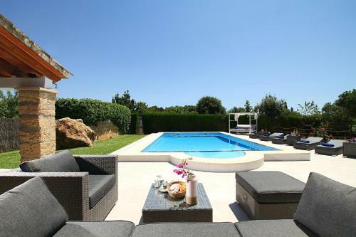 Superb Pollensa Villa - 5 Bedrooms - Villa Fiorever - Mountainside Views - Pool Table