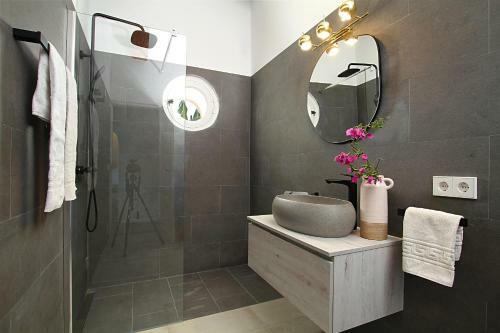 Superb Pollensa Villa - 5 Bedrooms - Villa Fiorever - Mountainside Views - Pool Table