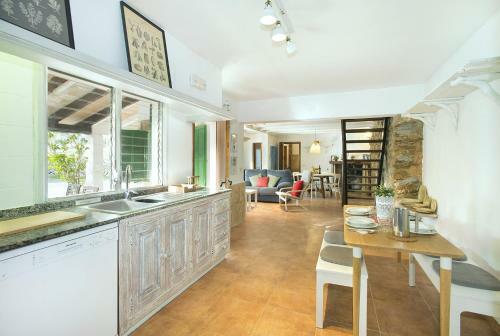 Owl Booking Villa Mairata - Great Garden And Pool