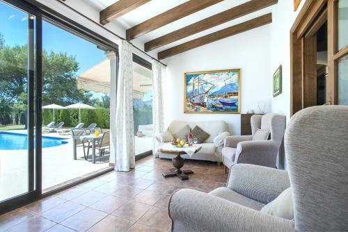 Owl Booking Villa Marvil - Exclusive Holidays