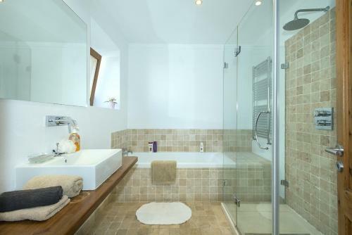 Owl Booking Villa Alvarez - Luxury Retreat