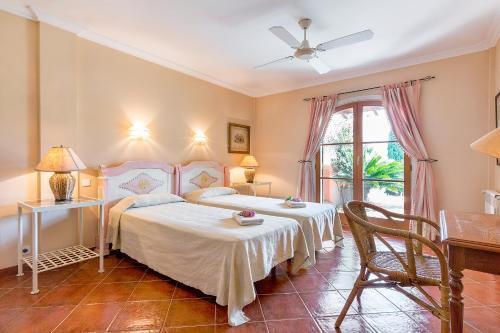 Townhouse With Pool And Mountain Views, Just 5 Min