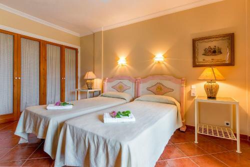 Townhouse With Pool And Mountain Views, Just 5 Min