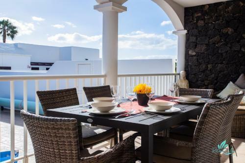 Remarkable 3-bed Villa In Playa Blanca