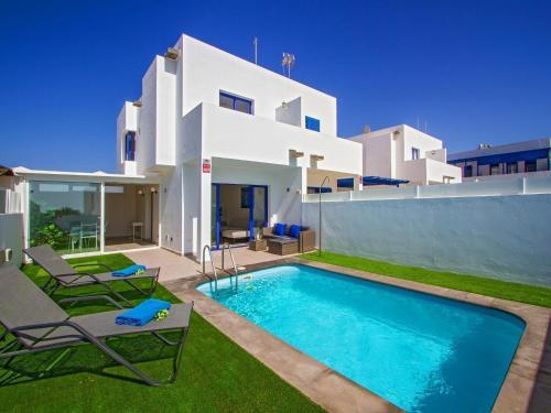Renovated Holiday Home With Sea View And Private Pool