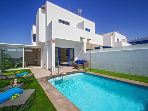 Renovated Holiday Home With Sea View And Private Pool