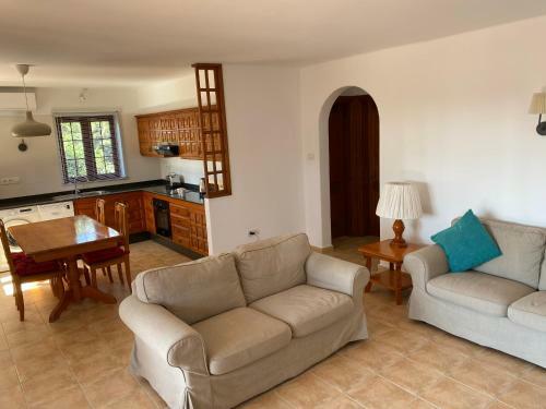 Las Brisas, Villa 98
