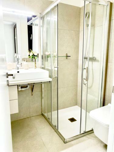 Hotel Apartment With 2-en Suite Bedrooms