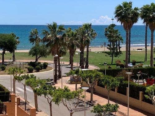 Apartamento Beachfront Family Retreat, Marina D'or