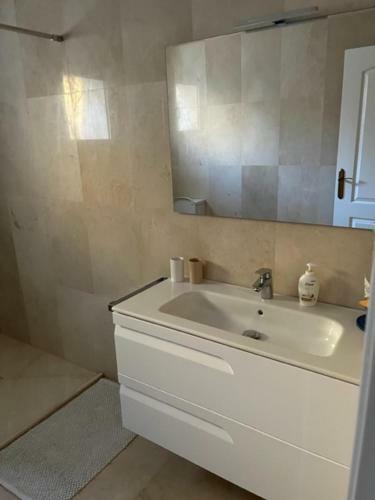 Inviting 4-bed Villa In Orihuela