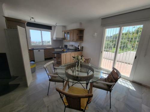 Apartamento Comfy 2br, 2bathroom, Parking, Pool, Sea Views, Elviria Alta