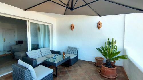 Apartamento Comfy 2br, 2bathroom, Parking, Pool, Sea Views, Elviria Alta