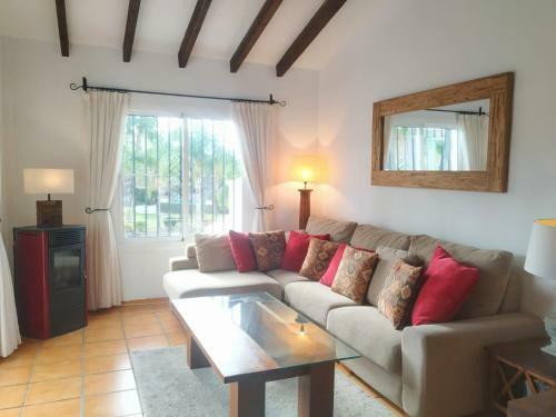 Apartamento Lovely 2 Bedroom In Oasis De Capistrano, Nerja