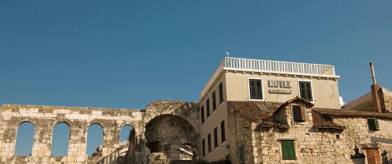 Hotel Peristil