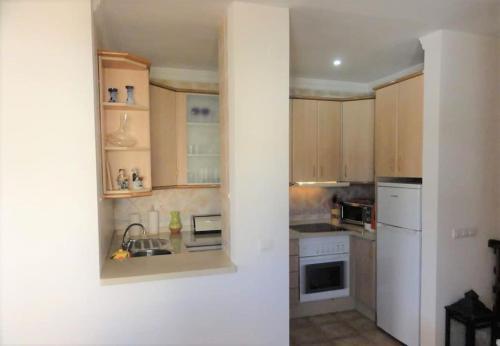 First Beach Line Apartment With 3 Bedrooms And Parking, Nerja