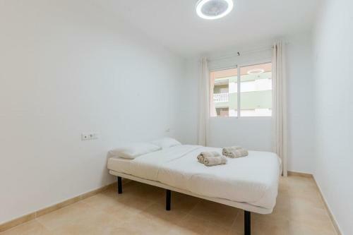 Apartamento Moncofa Beachside Retreat: Poolside Bliss