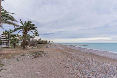 Apartamento Moncofa Beachside Retreat: Poolside Bliss