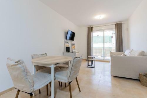 Apartamento Moncofa Beachside Retreat: Poolside Bliss