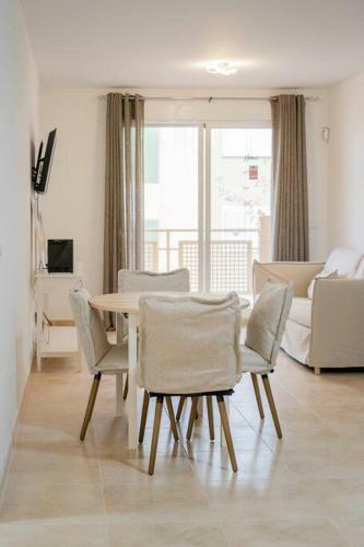 Apartamento Moncofa Beachside Retreat: Poolside Bliss