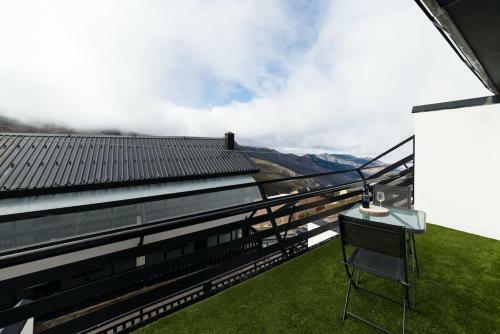 Cozy Apartment, Free Parking, Terrace & Views
