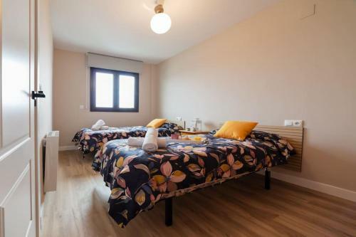 Cozy Apartment, Free Parking, Terrace & Views