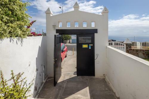 3br House - Parking - Pool - 15 Min Walk To Beach