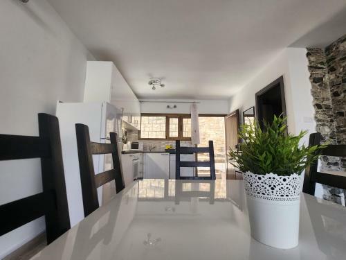 Modern Ground Floor Apartment , A Few Steps From The Beach