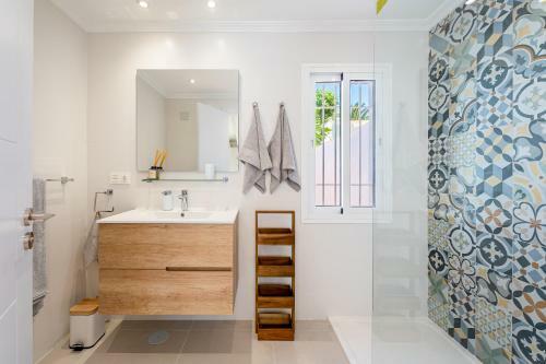 Villa New Charming House 150 Meters From The Beach