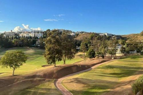5* Stunning Golf & Sea Apartment