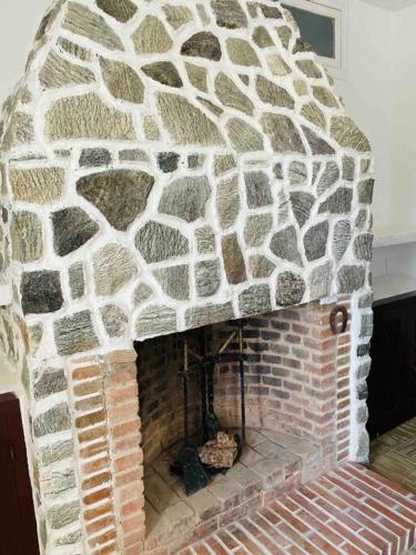 Charming 4 Bedroom Village Home With Patio