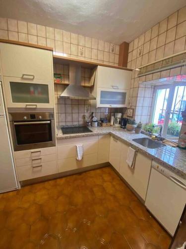Charming 4 Bedroom Village Home With Patio