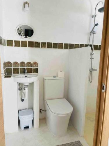 Charming 4 Bedroom Village Home With Patio
