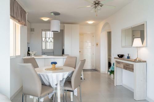 Cozy Apartment With Sea Views