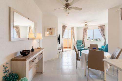 Cozy Apartment With Sea Views