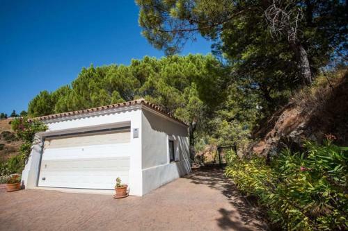 Impressive Villa Dazura In Valtocado, Mijas
