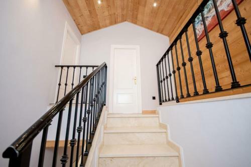 Impressive Villa Dazura In Valtocado, Mijas