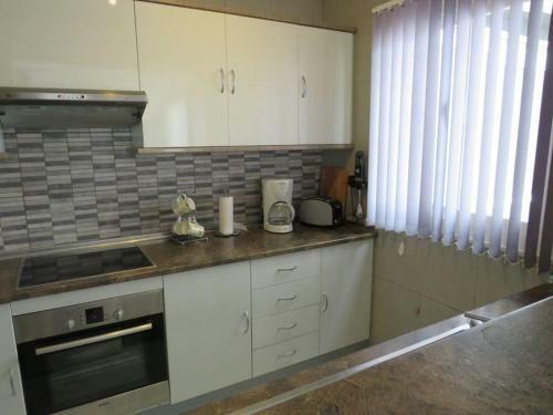 Bright And Airy 2 Bed 2 Bath Modern Apartment