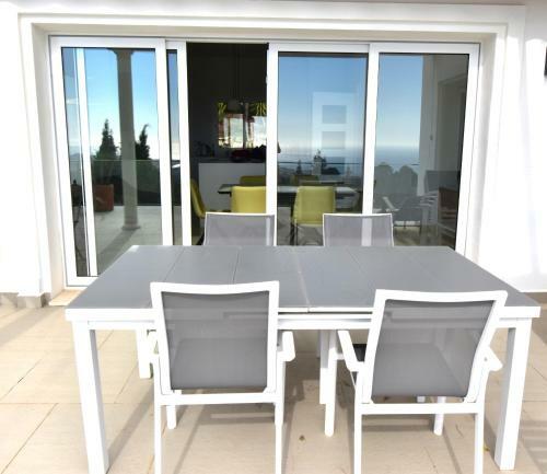 Stunning Villa With Panoramic Views Of The Med
