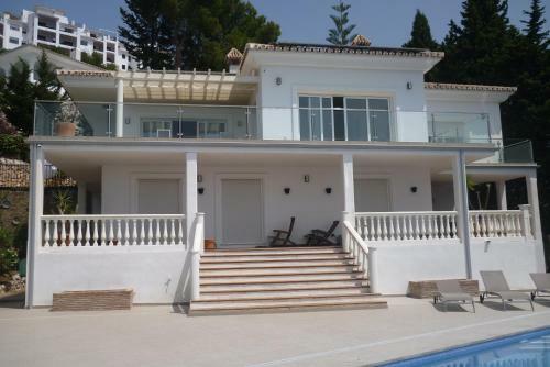 Stunning Villa With Panoramic Views Of The Med