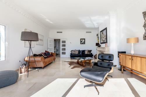 Stunning Villa With Panoramic Views Of The Med