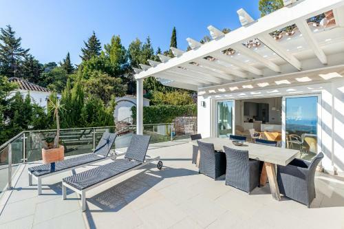 Stunning Villa With Panoramic Views Of The Med